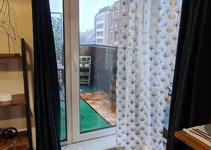 Balcony Hyper Centre לינה וארוחת בוקר ליל