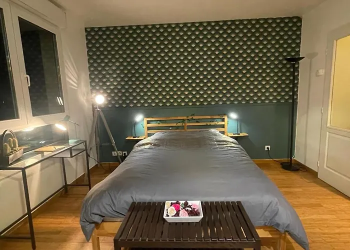 לינה וארוחת בוקר Balcony Hyper Centre 4*