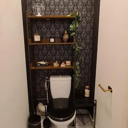 Balcony Hyper Centre 4* 릴